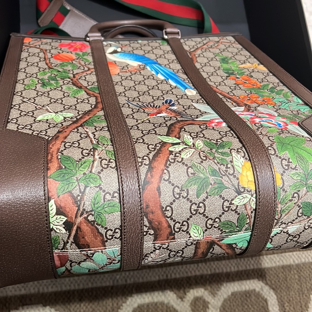 Gucci Tote bag 💼 Use for photo shoots no damage, it’s like new - Picture 11 of 13